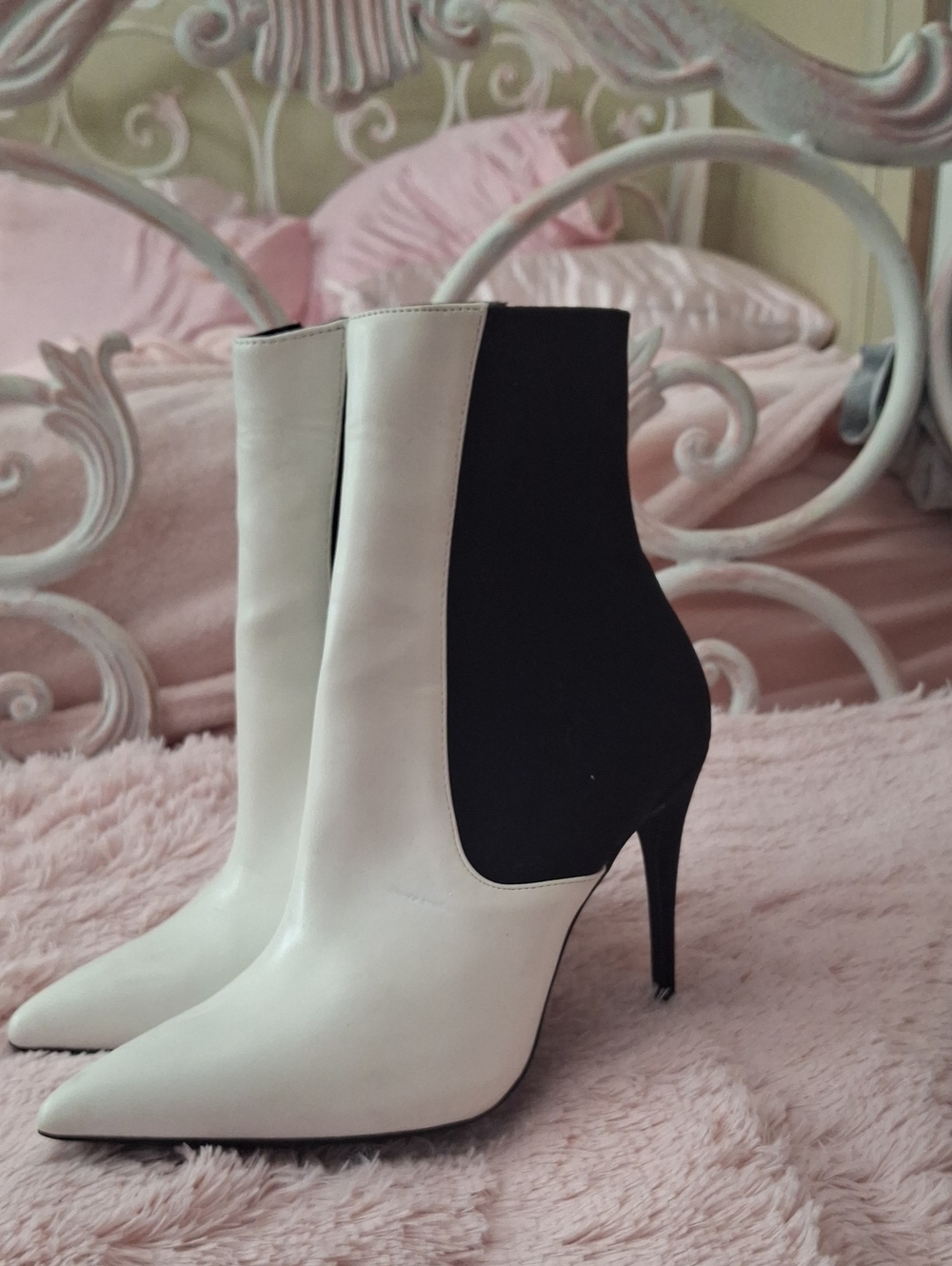 Steve Madden Black & White Pointed Toe Stiletto Ankle Boots  Size 10